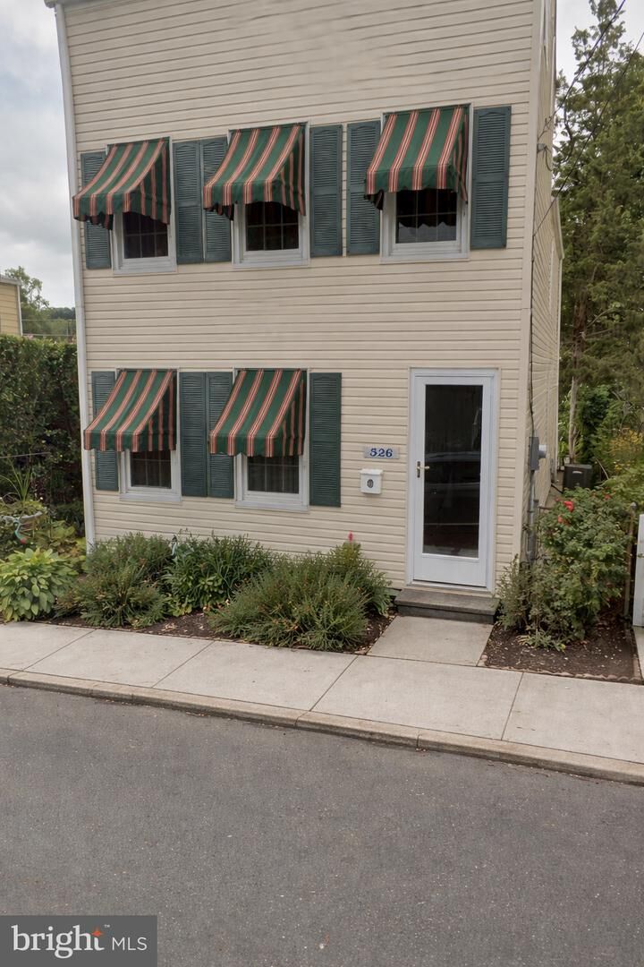 Property Photo:  526 Willow Street  NJ 08505 