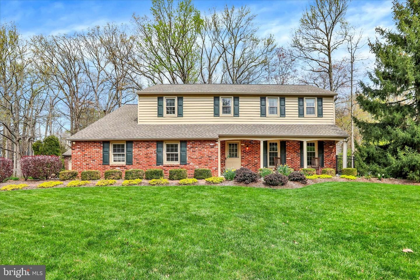 Property Photo:  300 Robin Hood Drive  PA 19067 