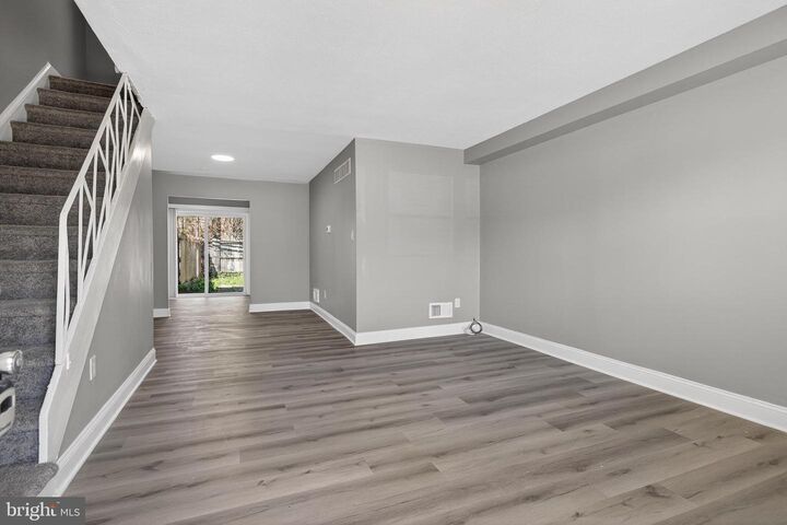 Property Photo:  8 Thorn Court  DE 19720 