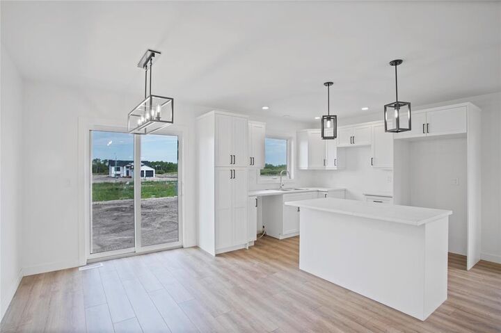 Property Photo:  11 Conifer Cove  MB R5L 0L5 