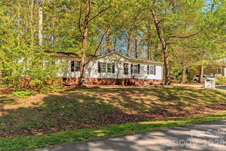 Property Photo:  103 Keyside Lane  NC 28115 