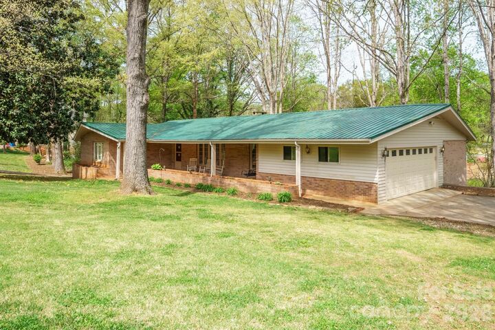 Property Photo: 465 28th Avenue Lane NE NC 28601