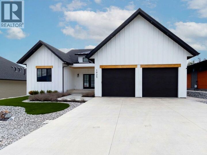 Property Photo: 1925 35 Street Northeast BC V1E 1M9