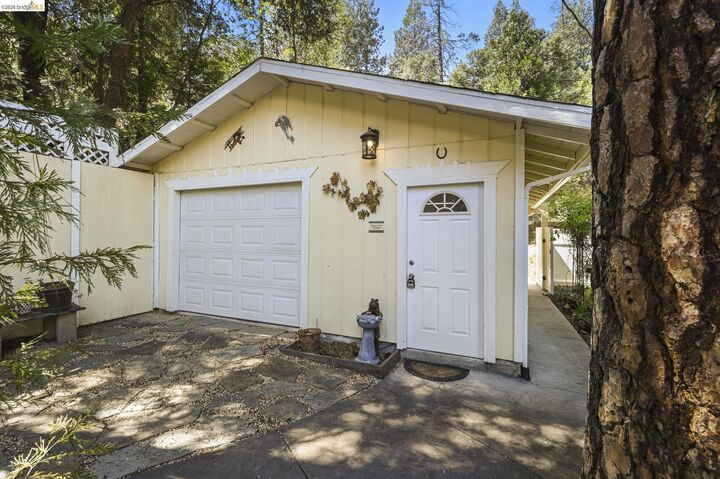 Property Photo: 21931 Glenwood Rd. CA 95370