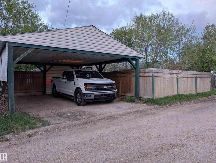 Property Photo: 5524 47A Street AB T7S 1A4