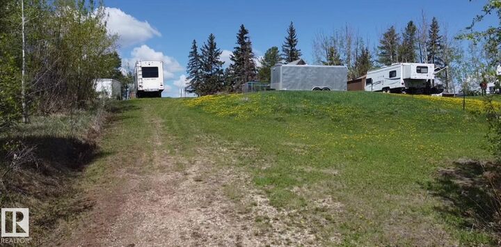 Property Photo:  52515 Rge Road 52 29  AB T0E 2B0 