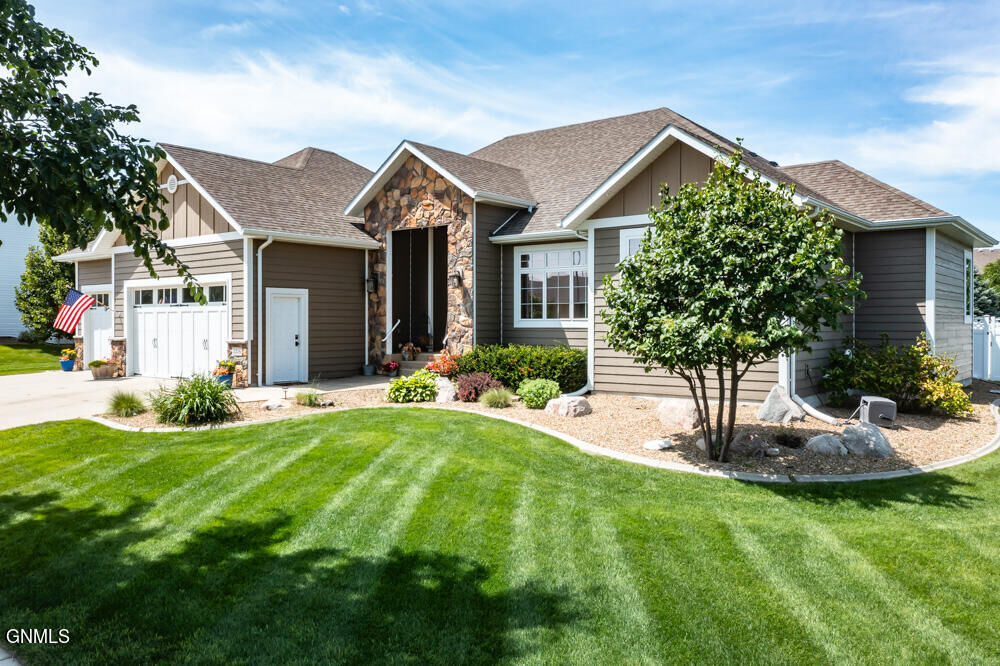 Property Photo:  3316 Clairmont Road  ND 58503 