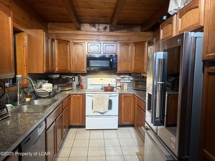 Property Photo: 838 Wildwood Terrace PA 18427