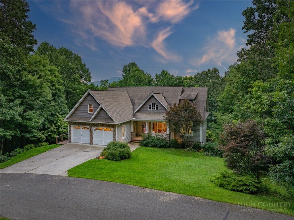 Property Photo:  142 Fairway Oaks Drive  NC 28694 