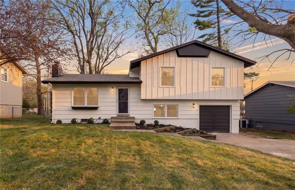 Property Photo: 8813 W 90th Terrace KS 66212