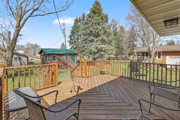 Property Photo: 235 SE Chestnut Street IA 52561