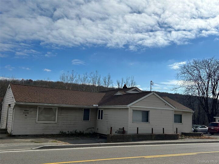 Property Photo:  264 Orange Turnpike  NY 10974 