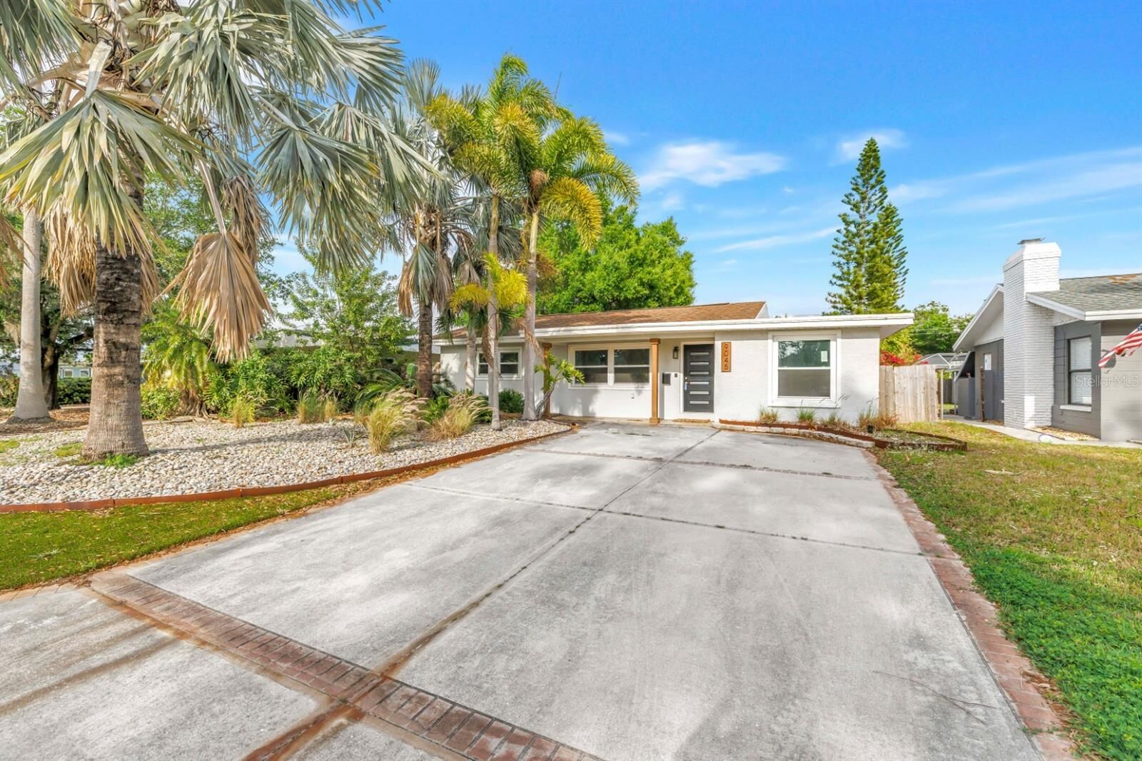 Property Photo: 9045 3rd Street N FL 33702