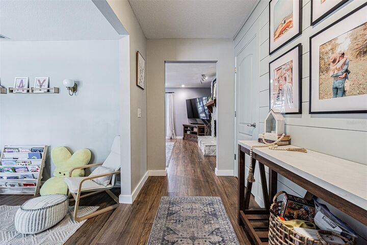 Property Photo: 1107 Oakridge Manor Drive FL 33511