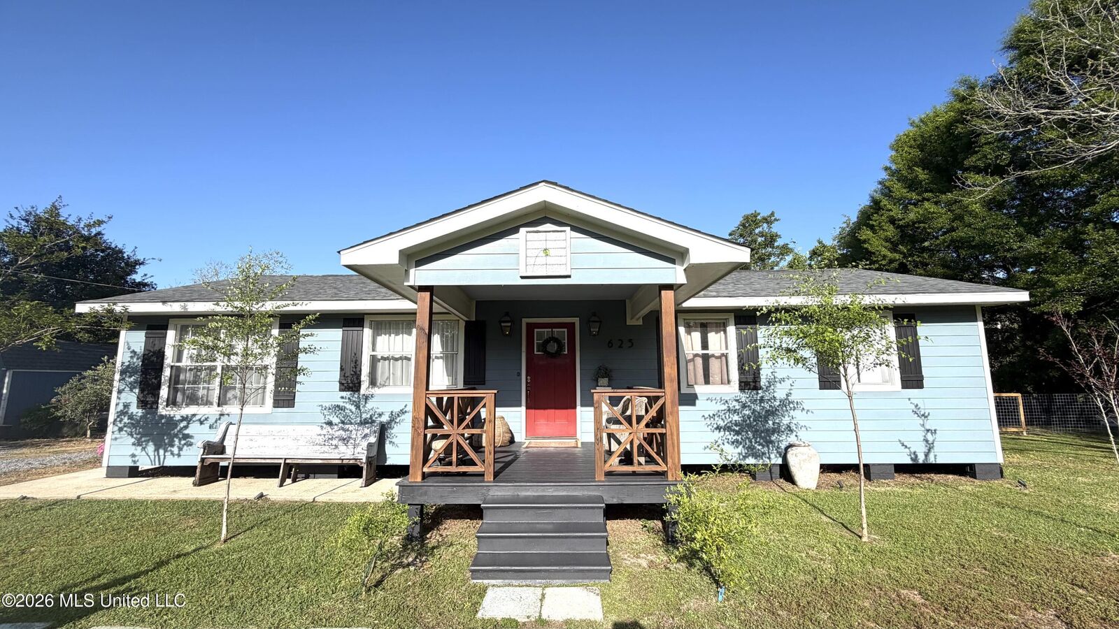 Property Photo:  625 Saint Joseph Street  MS 39576 