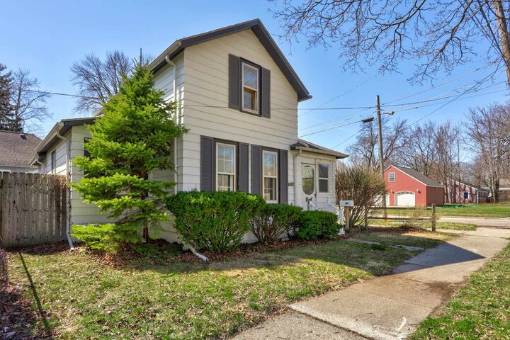 Property Photo:  723 Union Avenue  MI 48602 