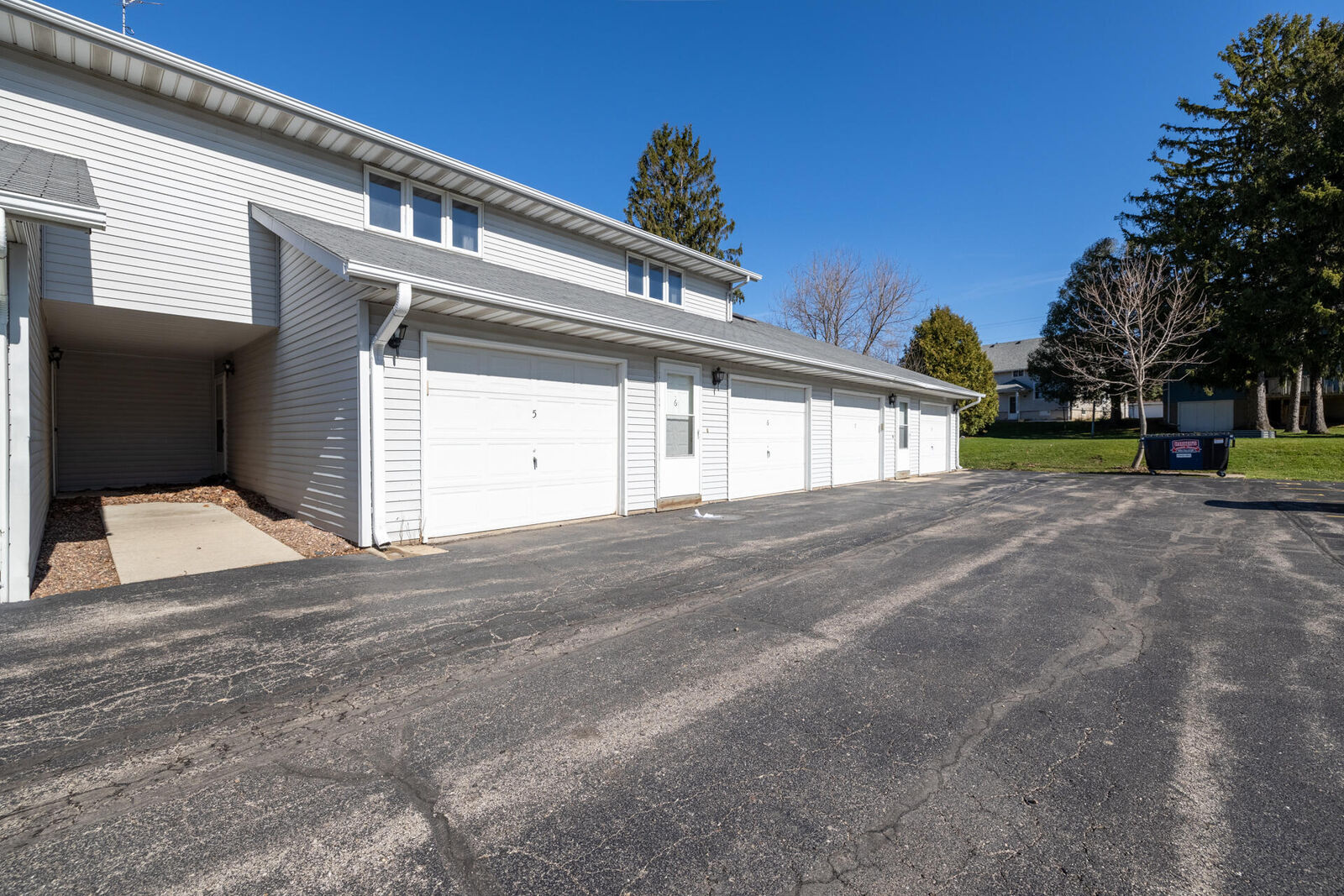 Property Photo:  160 S Maple Ave 6  WI 53086 
