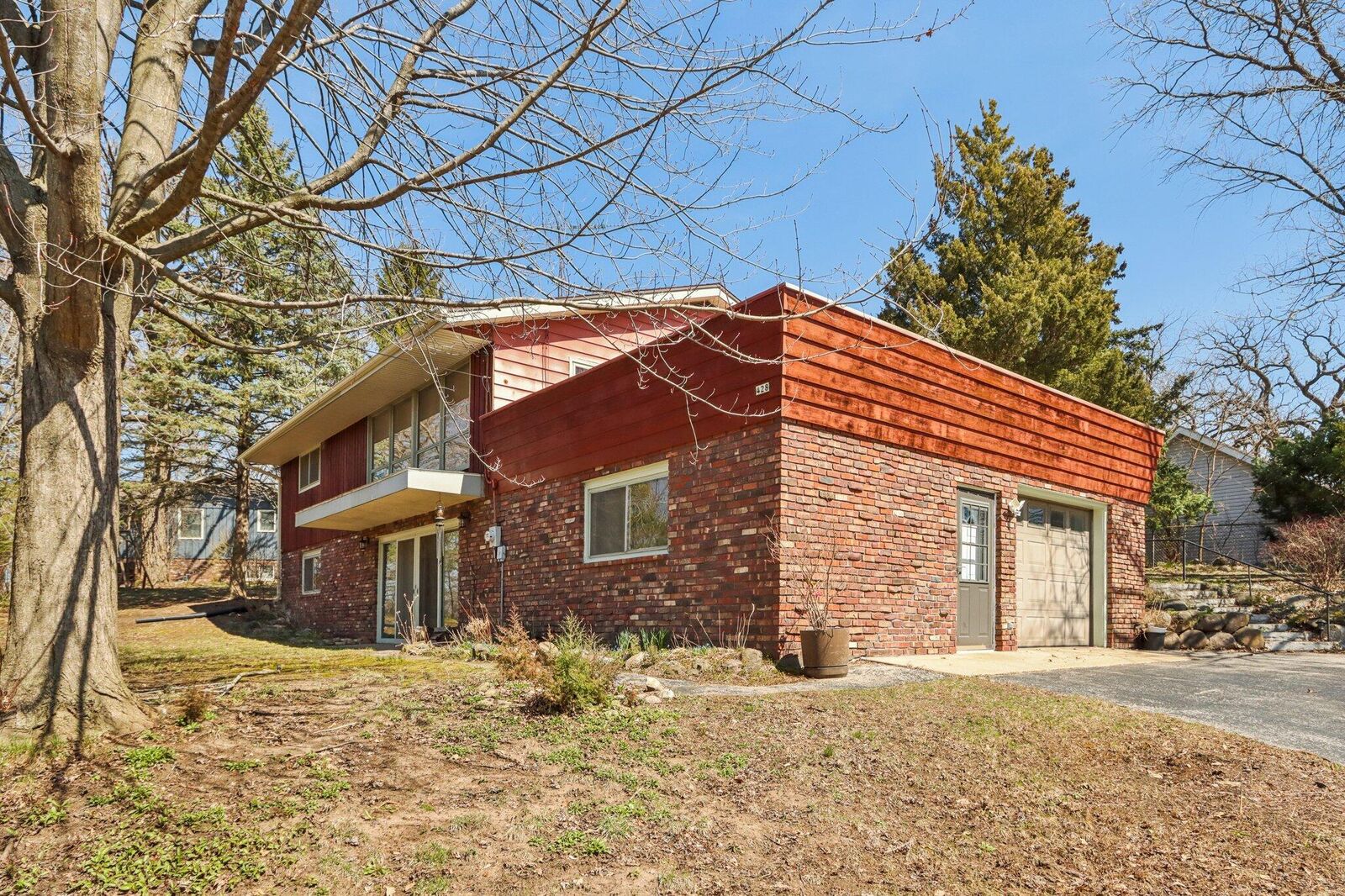 Property Photo:  428 Ridge Ave  WI 53105 