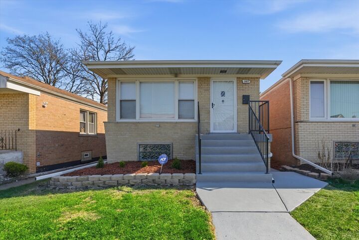 Property Photo: 2811 W 82nd Street IL 60652