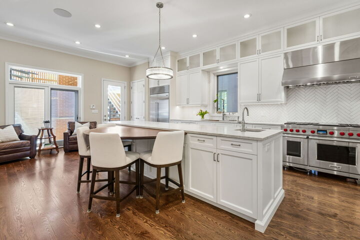 Property Photo: 1816 N Hudson Avenue IL 60614