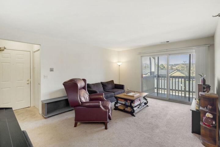 Property Photo:  208 Glengarry Drive 301  IL 60108 