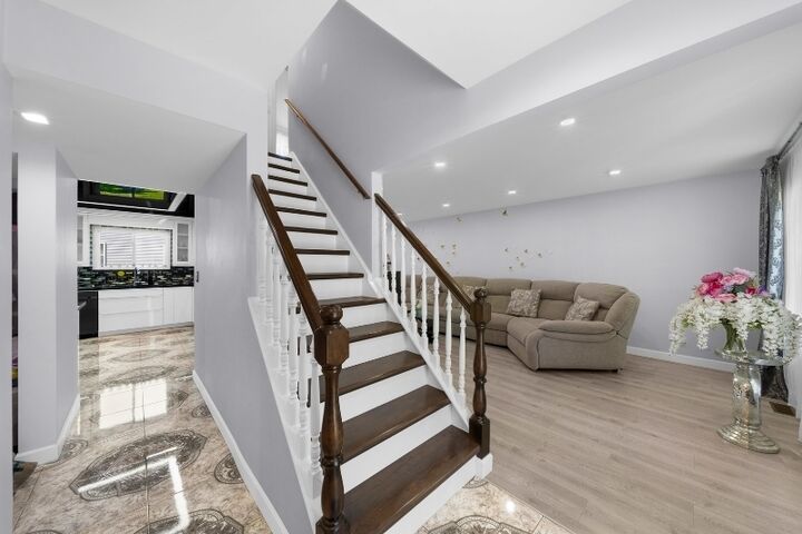 Property Photo:  264 N Southport Road  IL 60060 