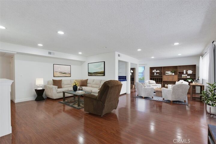Property Photo:  5343 Yarmouth Avenue 201  CA 91316 