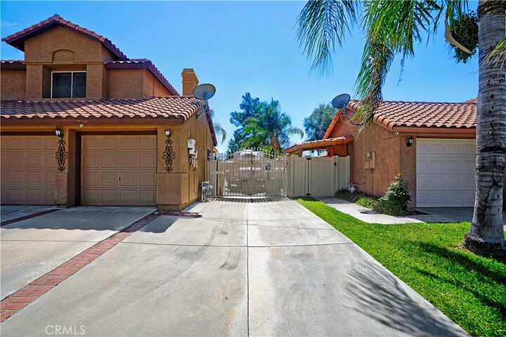 Property Photo:  42807 Avenida Tigre  CA 92544 