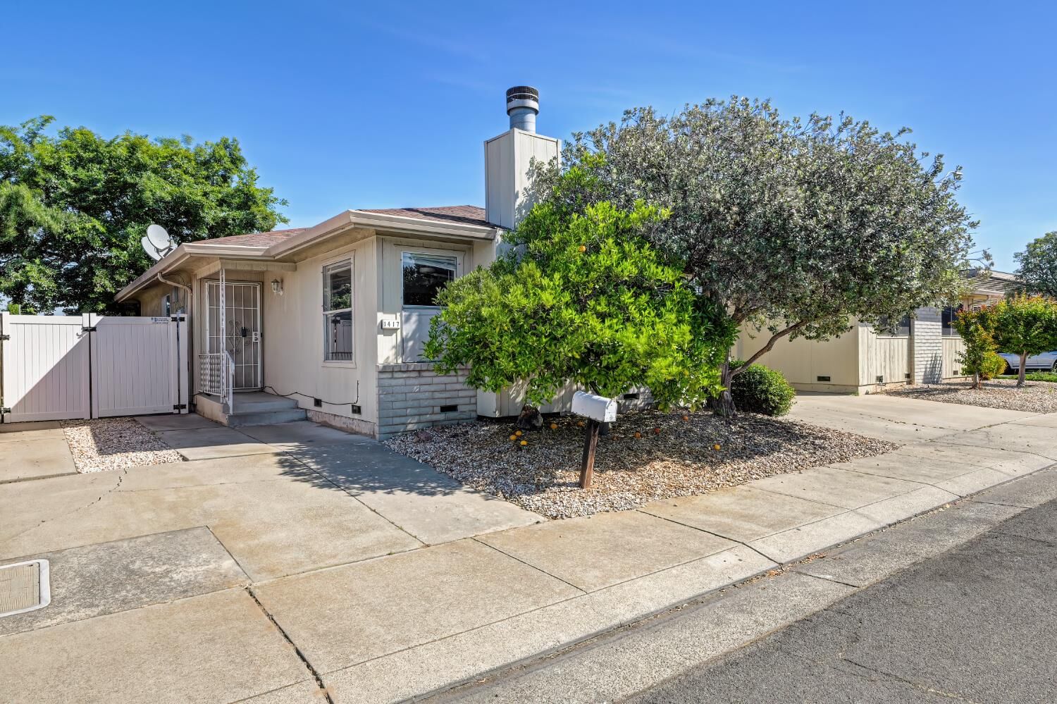 Property Photo:  1402 Keagle Way  CA 95242 
