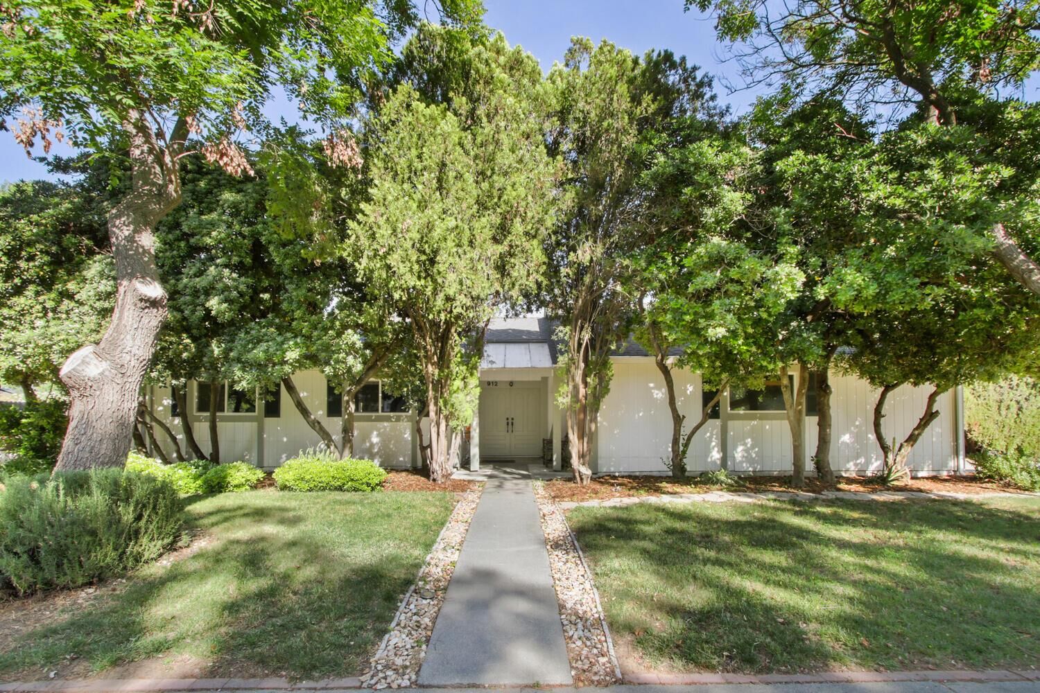 Property Photo: 912 Los Robles CA 95618