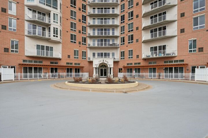 Property Photo:  6600 Lyndale Avenue S 402  MN 55423 