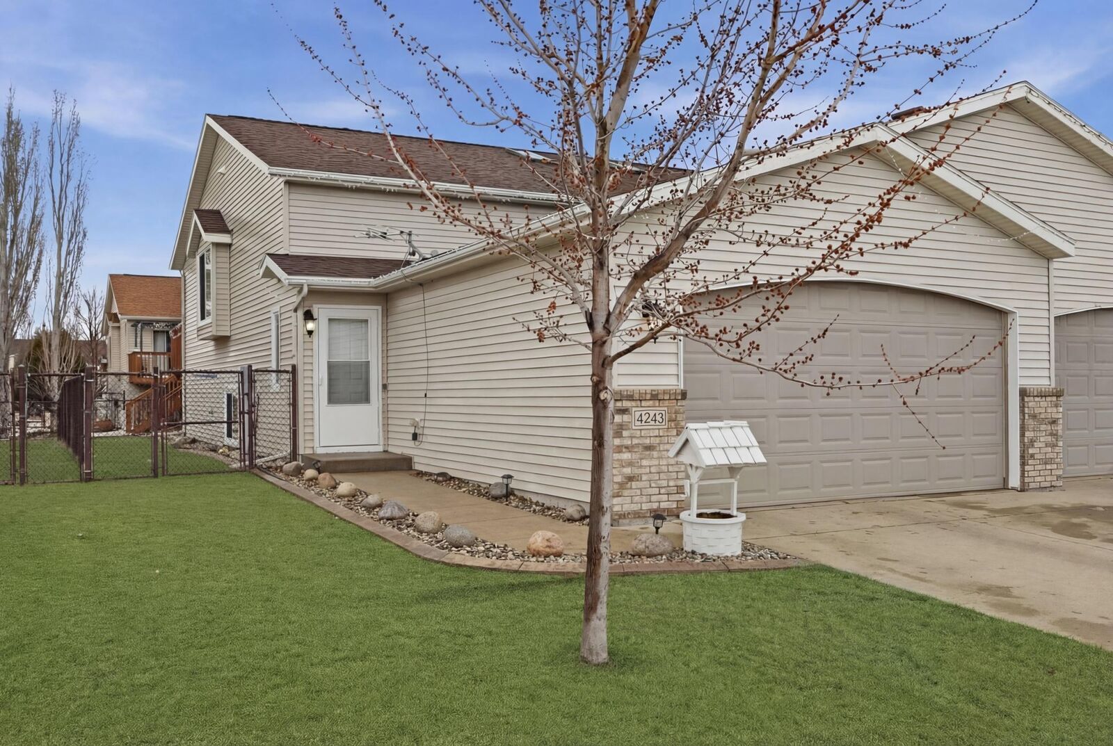 Property Photo:  4243 39 1/2 Avenue S  ND 58104 