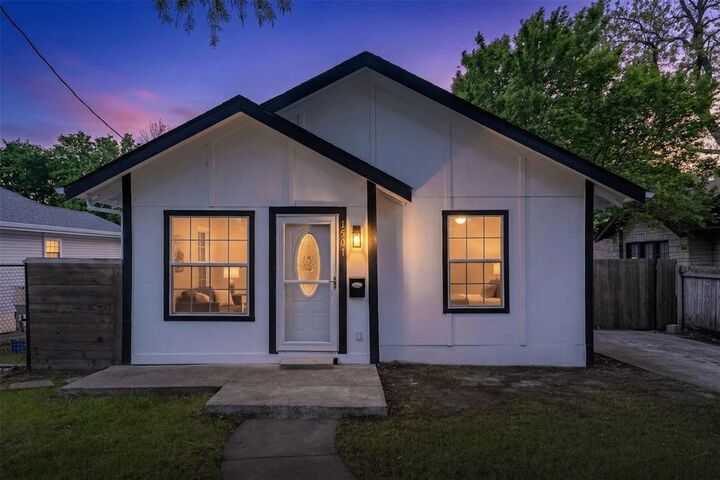 Property Photo:  1507 N Preston Street  TX 75119 