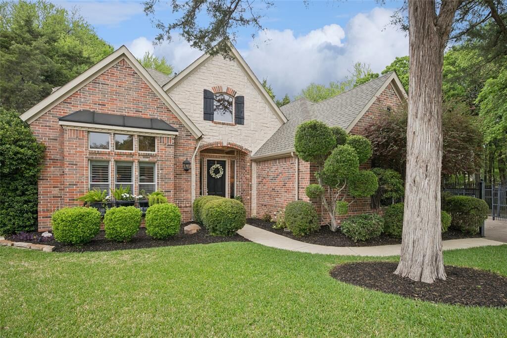 Property Photo: 502 Everwood Court TX 76092