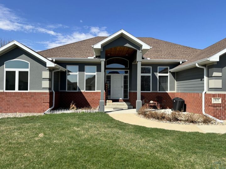 Property Photo:  613 Winfield Circle  IA 51054 