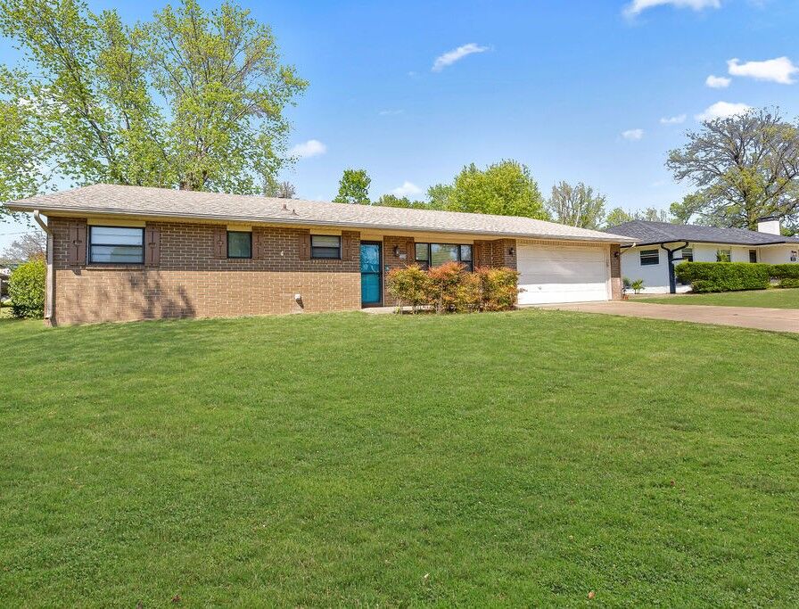 Property Photo:  2306 Ina Avenue  AR 72762 