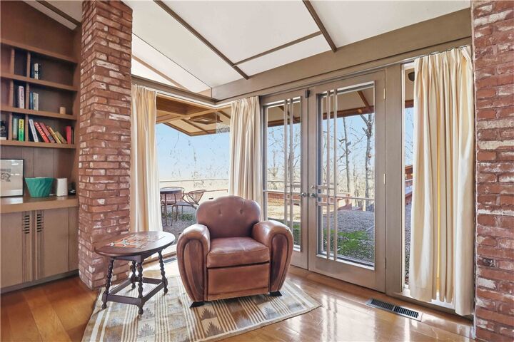 Property Photo:  951 N Pembroke Road  AR 72701 