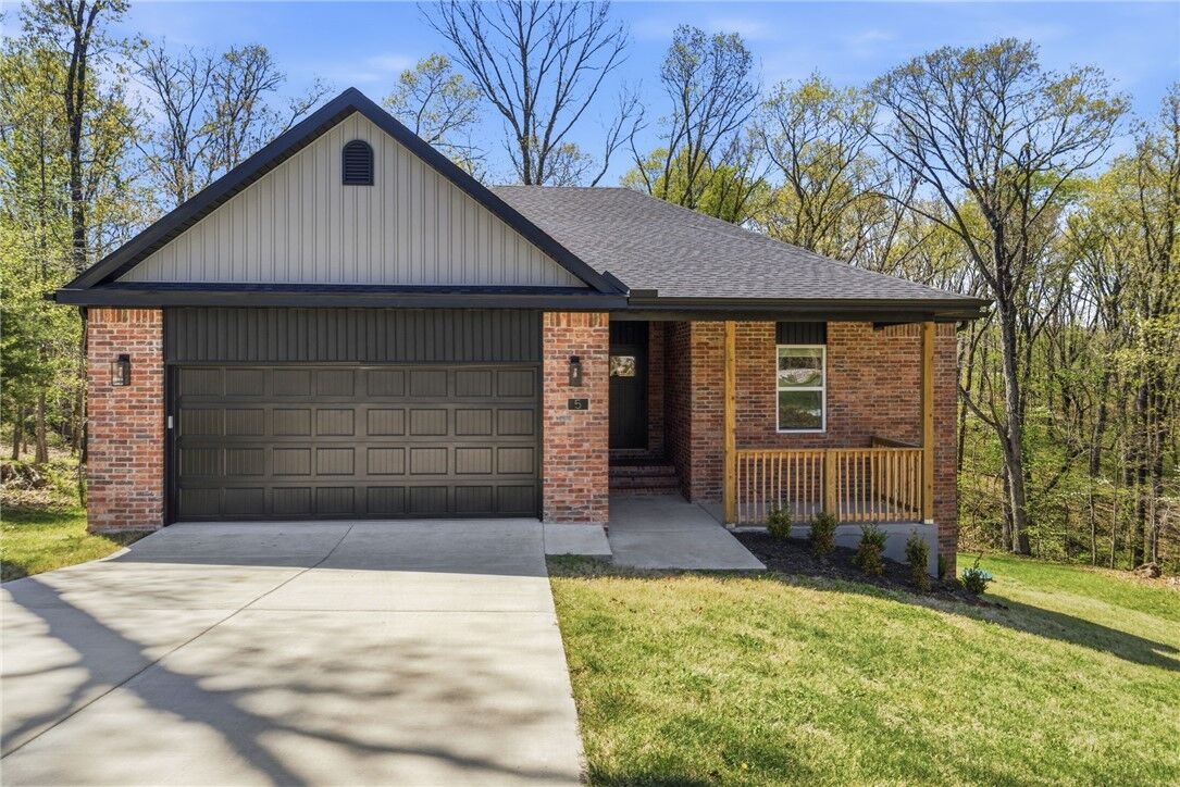 Property Photo:  5 Bedworth Circle  AR 72715 