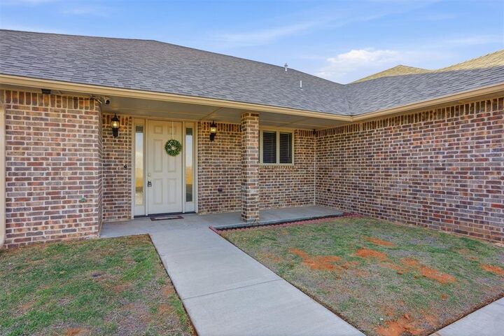 Property Photo:  15637 S County Road 207 Road  OK 73526 