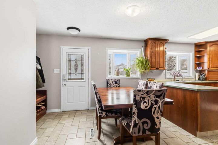 Photo de la propriété:  18 Clark Crescent  AB T9H 1M8 