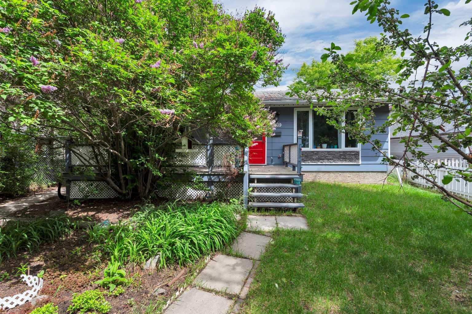 Property Photo: 6749 59 Avenue AB T4P 1B1