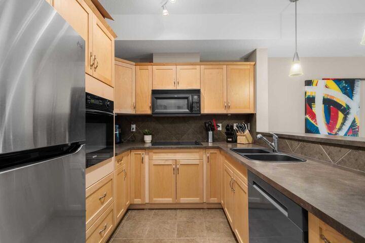 Property Photo:  60 Royal Oak Plaza NW 117  AB T3G 0A7 