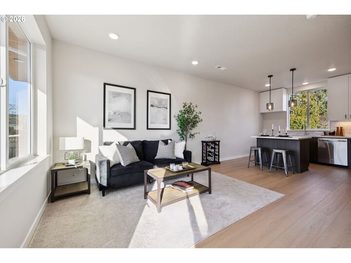 Property Photo: 1728 SE Sherrett St OR 97202