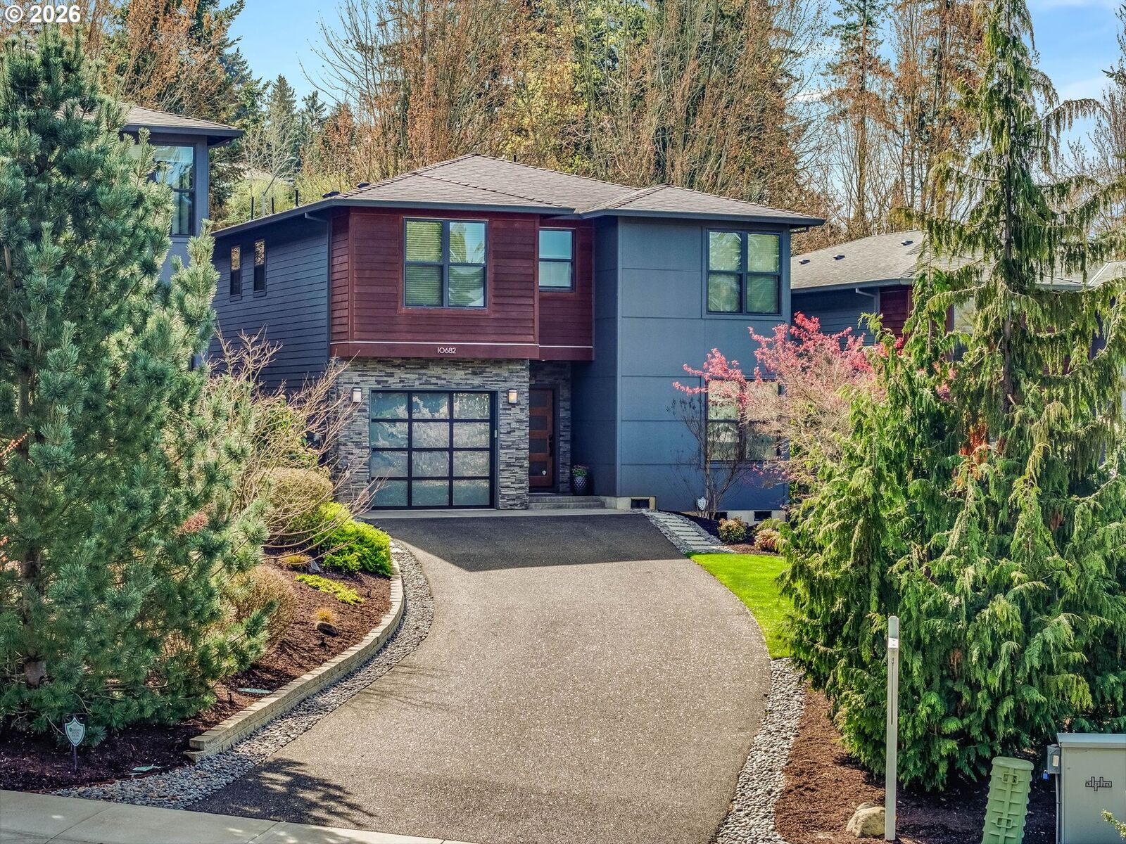 Property Photo: 10682 SW Berkshire St OR 97225