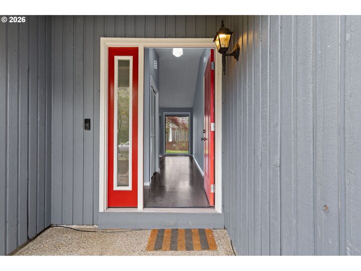 Property Photo:  895 SW 166th Ave  OR 97006 