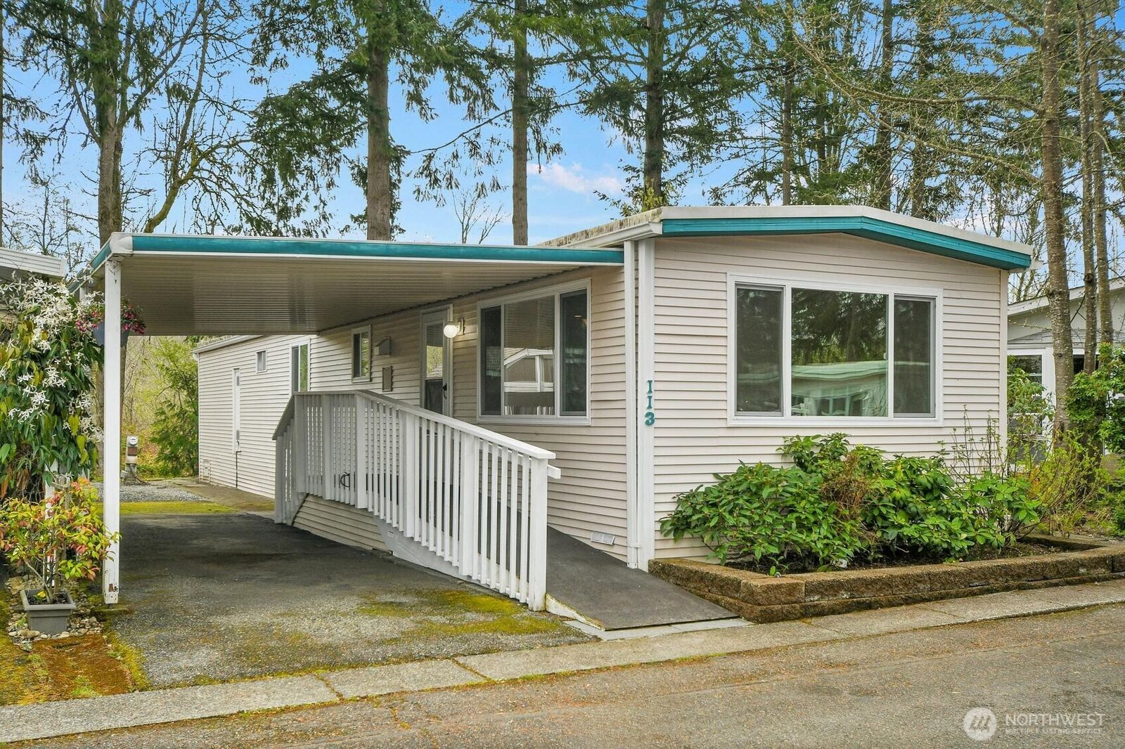 Property Photo:  18425 NE 95th St 113  WA 98052 