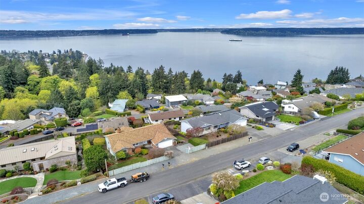 Property Photo: 5714 Sealawn Avenue NE WA 98422