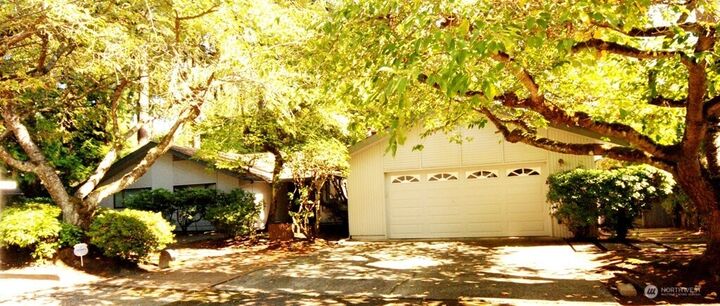 Property Photo:  930  130th Avenue NE  WA 98005 