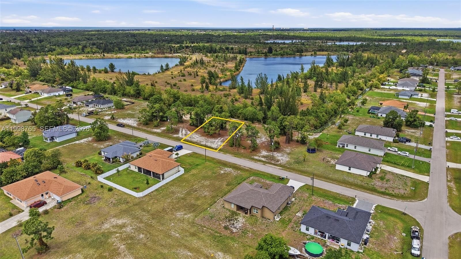 Property Photo: 2813 NW 27th St FL 33993