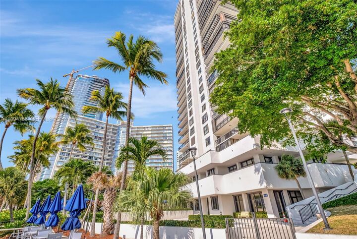 Property Photo: 2333 Brickell Ave 305 FL 33129